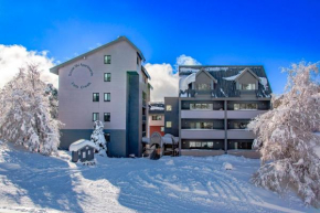 Гостиница Snow Ski Apartments 41  Фолс Крик
